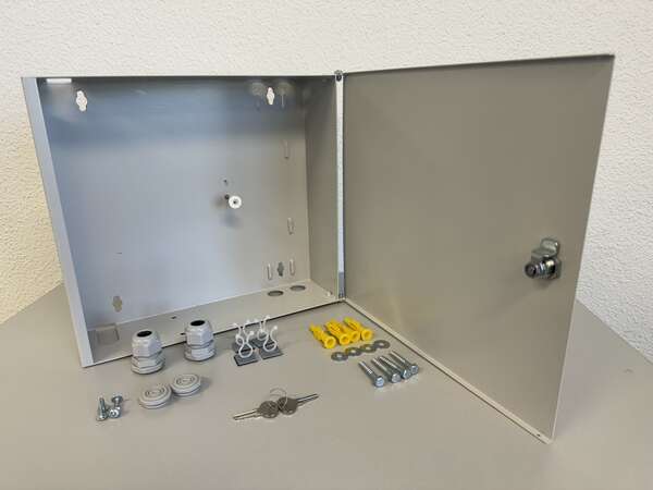 Naar omschrijving van 53605-1 - Metalen aansluitbox, met deur 320 x 290 x 88mm