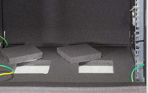 Naar omschrijving van 691715-2-AK - 19 inch wandkast 15HE met glasdeur, geluidsdicht, met ventilatoren, D=60cm