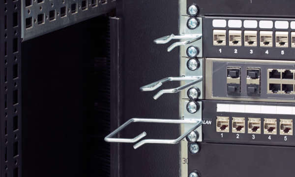 Naar omschrijving van 699991-3S - Cable Routing Bracket 80 x 80 mm with Lateral Offset Mounting Plate