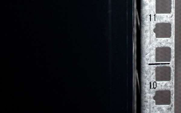 Naar omschrijving van AST19-6822 - 22U serverkast met glazen deur 600x800x1200mm (BxDxH)