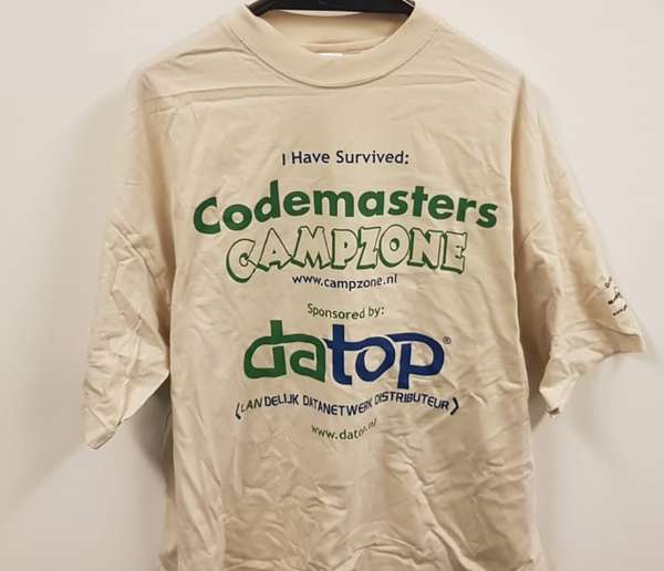 Naar omschrijving van DUH-CZ2003S-XXL - CampZone 2003 T-shirt maat XXL unisex