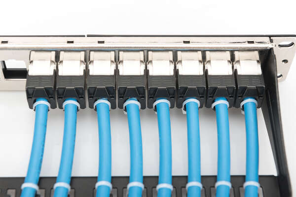 Naar omschrijving van DK-1614-A-VH-305 - CAT 6A U-UTP installation cable, 500 MHz Dca (EN 50575), AWG 23/1, 305 m drum, Sx, blue