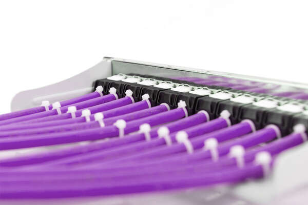 Naar omschrijving van DK-1614-VH-305 - CAT 6 U-UTP installation cable, 250 MHz AWG 23/1, Dca, 305 m, Easy Pull Box, SX, Purple