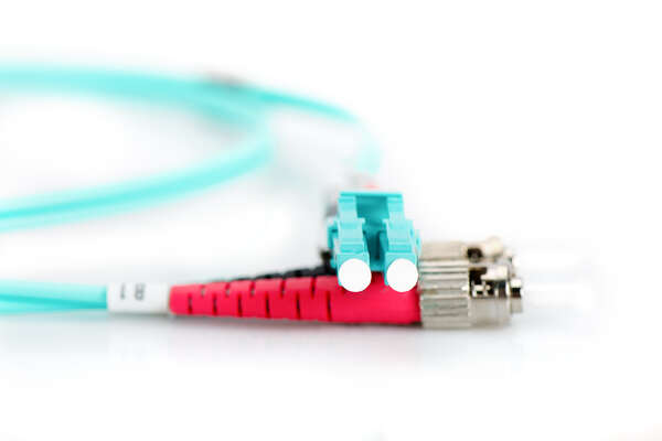 Naar omschrijving van DK-2531-05-3 - FO patch cord, duplex, LC to ST MM OM3 50/125 µ, 5 m