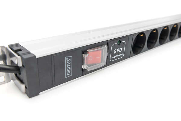Naar omschrijving van DN-95435 - 1U Aluminum PDU, rackmountable, 12 x Safety outlet 16A, 230VAC, 50/60Hz, overvoltage, Switch