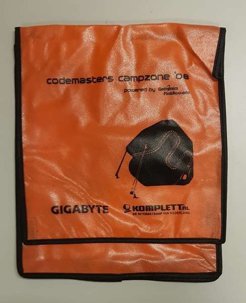 Naar omschrijving van DUH-CZGB2008 - Codemasters CampZone 2008 Goodiebag