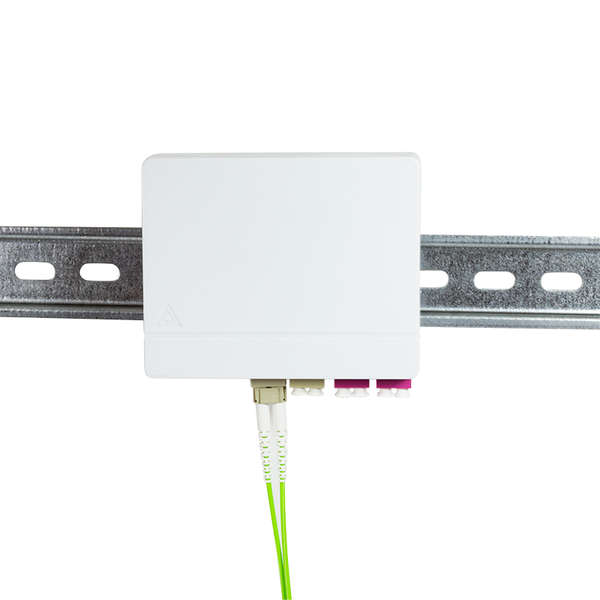 Naar omschrijving van FB1002 - FTTH Termination box, 4 ports, white, including DIN rail holder