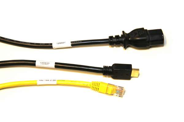 Naar omschrijving van MONTAGE-2L - Printen en monteren van twee labels op ieder type kabel